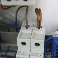Podłączenia przewodów typu drut do wyłączników nadprądowych