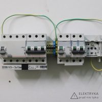 Połączenie aparatury modułowej za pomocą listew grzebieniowych