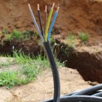 Przegląd przewodów i kabli używanych w instalacjach elektrycznych