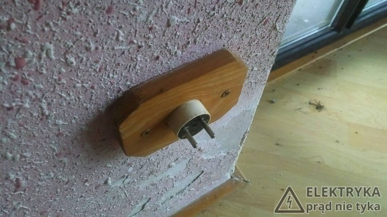 Męskie gniazdo do oświetlenia zewnętrznego