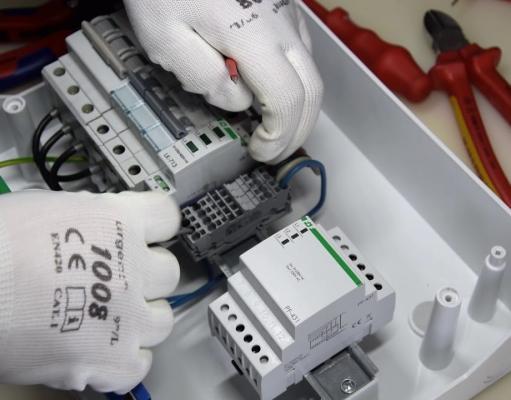 Budowa i montaż automatycznego przełącznika faz F&F PF-431