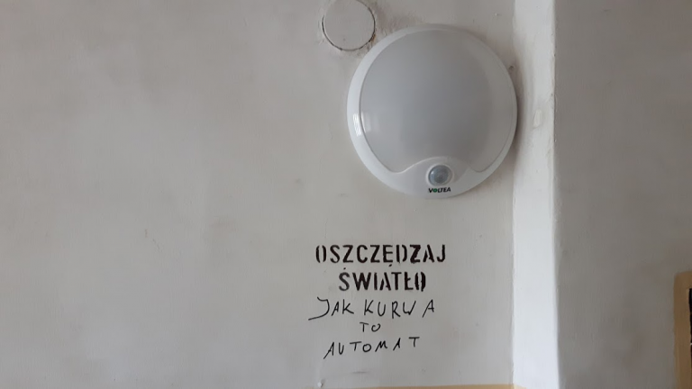Oszczędzaj światło pod czujnikiem