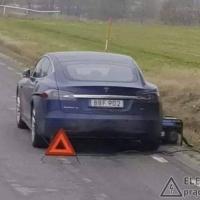 Tesla w pit-stopie