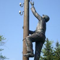 Pomnik elektryka ratującego kota