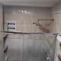 rozdzielnica w kabinie prysznicowej