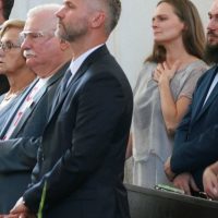 Lech Walesa slub corki okulary