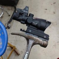 Taktyczny młotek do obserwowania wątku