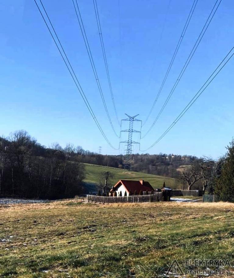 Dom pod linią energetyczną