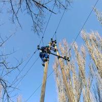 Elektromonter na słupie linii 15 kV