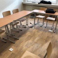 szkolne gniazda podłogowe