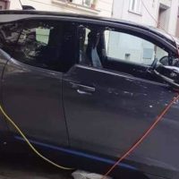 ladowanie-bmw-elektryczne-pod-blokiem
