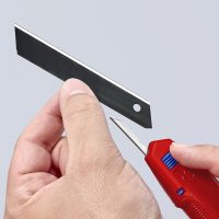 nozyk-trapezowy-knipex-9010165BK