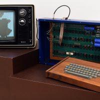 pierwszy_komputer_apple_1976