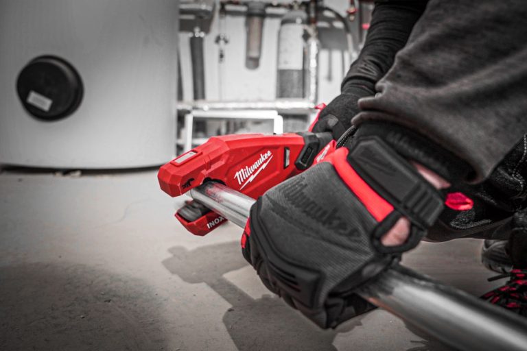 PRZEŁOM W CIĘCIU RUR: Nowy przecinak do rur 12V Milwaukee M12™ RAPTOR™