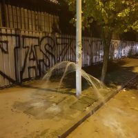 fontanna z podswietleniem latarnia uliczna