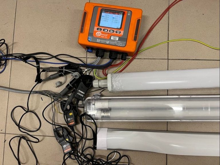 Moc bierna w instalacjach oświetleniowych LED