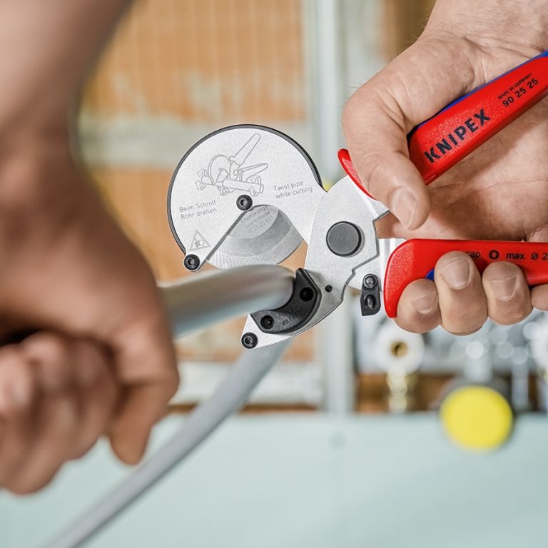 Obcinak do rur kompozytowych i plastikowych – firmy KNIPEX
