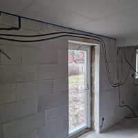 instalacja-elektryczna-jak-nie-prowadzic-przewodow