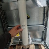 bezpiecznik rurkowy w szafie zasilaczy kolejowych