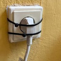 blokada-wtyczki-zasilania-na-trytytki