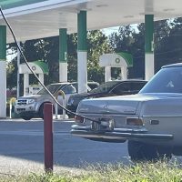 mercedes-benz-gniazdo-ladowania-za-tablica-rejestracyjna