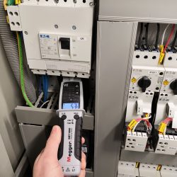 pomiar pradu tester elektryczny megger met1000