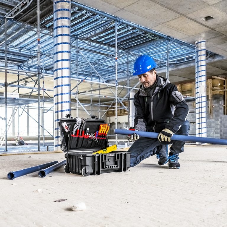 Pyłoszczelna i wodoodporna walizka Robust26 z narzędziami KNIPEX