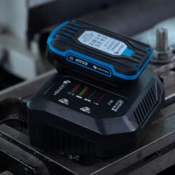 Szybka Ładowarka 6A 18V GTV HT2E243_bateria-HT2E239