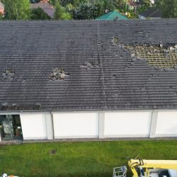 uszkodzenie dachu po uderzeniu pioruna