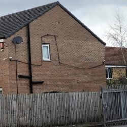 okablowania kamery na elewacji