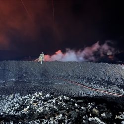 chłodzenie lawy po wybuchu wulkanu na islandii