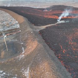 zerwana linia po wybuchu wulkanu