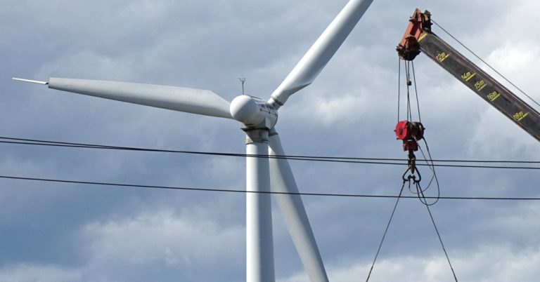 Turbiny wiatrowe w gminie Dobrzyca do rozbiórki. Stanowiły zagrożenie dla mieszkańców