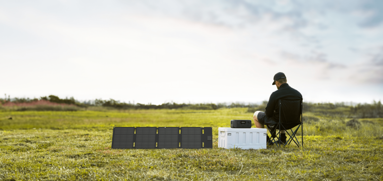 Jak ładować przenośną stację zasilania za pomocą paneli solarnych?