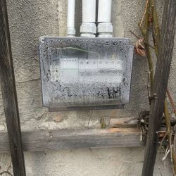 kondensacja pary wodnej w rozdzielnicy elektrycznej