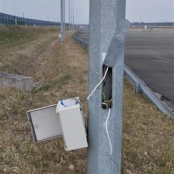 kradziez przewodow latarni ulicznej
