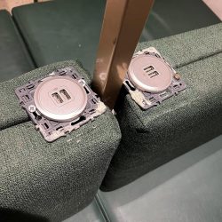 sofa z gniazdem ładowarki usb