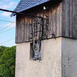 drewniana stacja transformatorowa