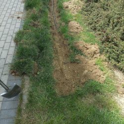 kabel oswietlenia ulicznego pod trawa
