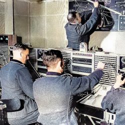 ręczna łącznica : krosownica telefoniczna i operatorzy połączeń
