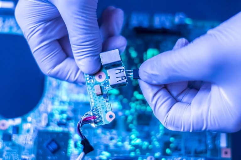 Od projektu do gotowego urządzenia – przewodnik po montażu elektroniki