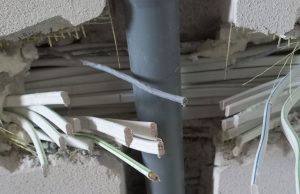 Wizyta hydraulika po tynkach