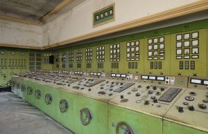 Opuszczona sterownia w elektrowni Vockerode nad Łabą