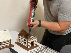 Domek z piernika na świąteczny stół