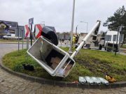 Wypadek przy montażu oświetlenia ulicznego w Prabutach (woj. pomorskie)