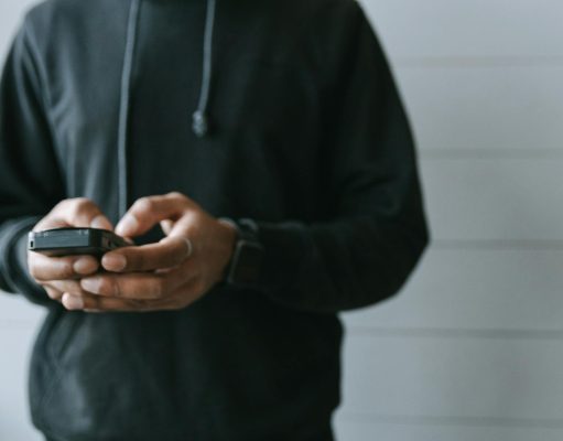 Jak terminal płatniczy ułatwia rozliczenia elektrykowi?