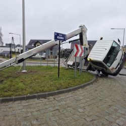 wymiana opraw przewrocony podnośnik