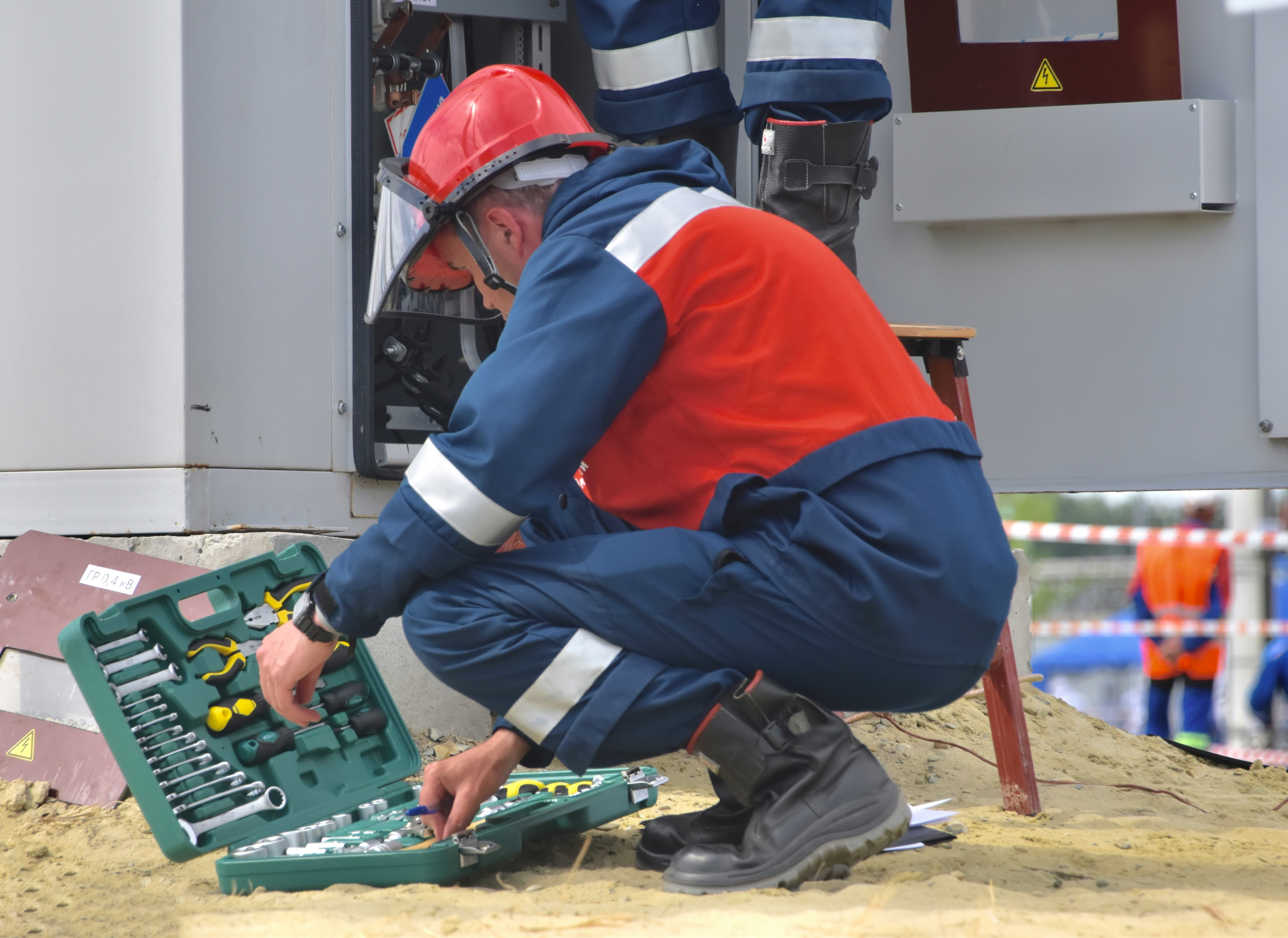 Fałszywe oferty pracy dla elektryków – na co uważać?