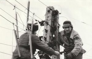 Elektrycy na słupie, Mikorzyn (powiat Kępno)