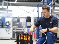 Nowości narzędziowe KNIPEX 2026 – przegląd profesjonalnego osprzętu dla elektryków i instalatorów 002151HLS